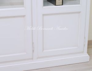 Libreria smontabile classica in legno con finitura bianco anticato